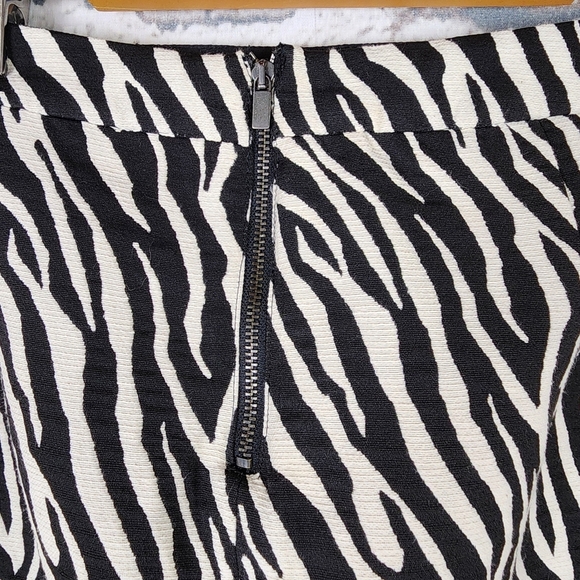 Promod Black White Zebra Print Mini Skirt Exposed Zip Size 42/10 - Picture 5 of 10